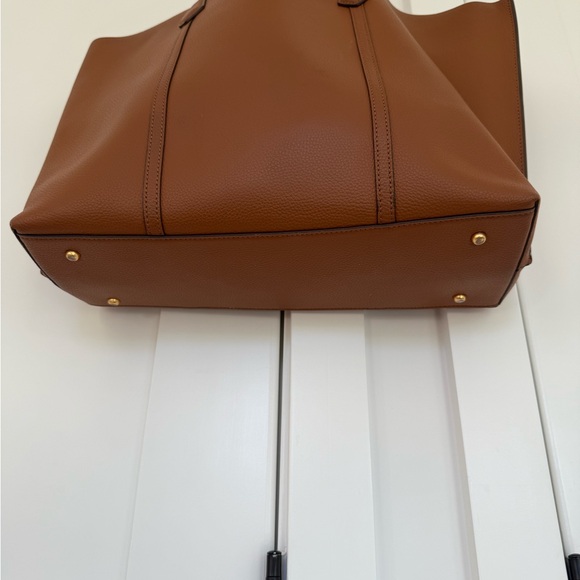 Tory Burch Perry Leather Tote - Picture 5 of 10